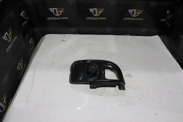 FORD TRANSİT 120 - 120 V ÇIKMA PARÇA TRANSİT V184 FAR DÜĞME ÇERÇEVESİ